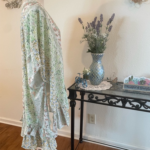 New Boutique Plus & Reg size ruffle kimono - Picture 3 of 5